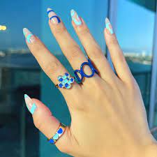 Glamletics-–-Gorgeous-Blue-Nails-2