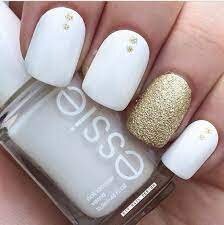 Glitter-Accent-Nails-What-Could-Be-Easier-6