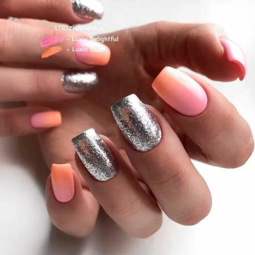 Glitter-Accent-On-Squoval-Nails-3
