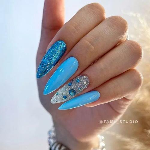 Glitter-And-Rhinestones-On-Luxury-Nails-1