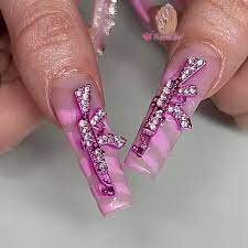 Glitter-And-Rhinestones-On-Luxury-Nails-4