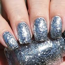 Glitter-Counting-Carats-To-Get-A-Perfect-Mani-4
