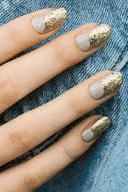 Glitter-Holiday-Nails-Design-8