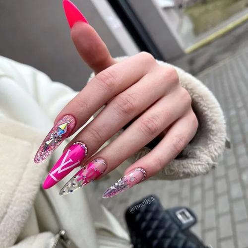 Glittery-Pink-and-White-Nails-1