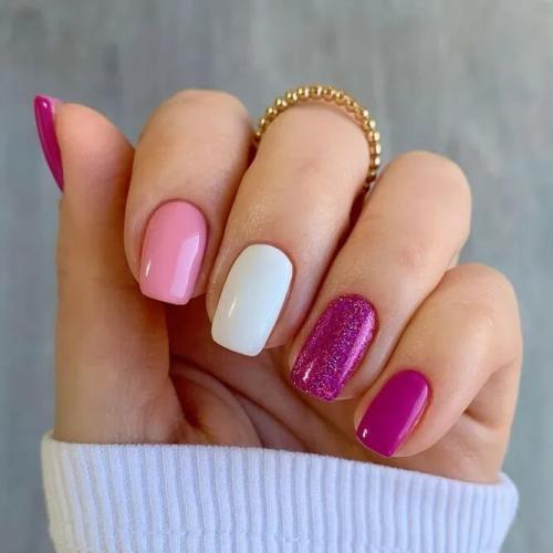 Glittery-Pink-and-White-Nails-2