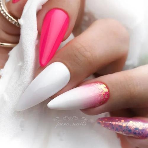 Glittery-Pink-and-White-Nails-3