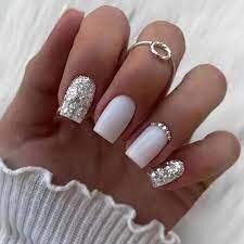 Glittery-Short-Acrylic-Nails-4