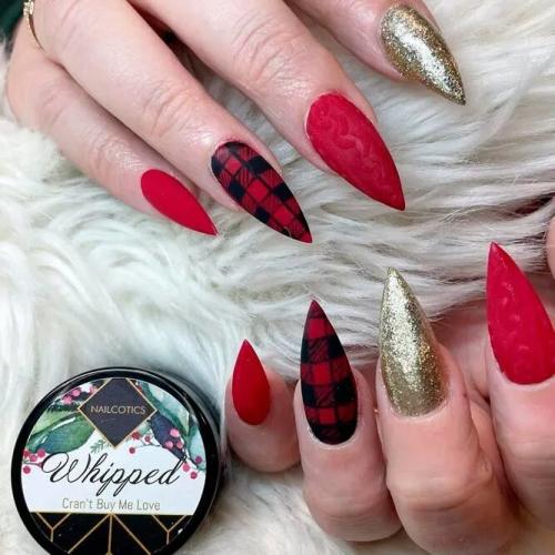 Gold-And-Red-Are-Best-Color-Mix-for-Nails-1