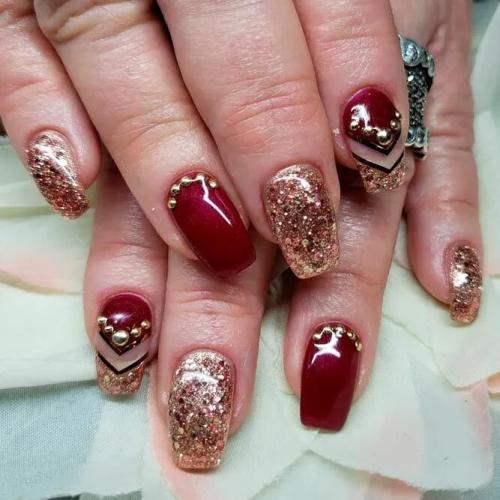 Gold-And-Red-Are-Best-Color-Mix-for-Nails-2