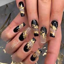 Gold-Flakes-Luxury-Nails-3