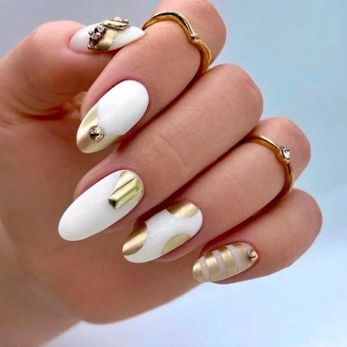 Gold-Nails-Looks-Gorgeous-On-This-Special-Day-1