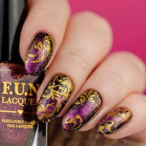 Gold-Nails-with-Damask-Design-1