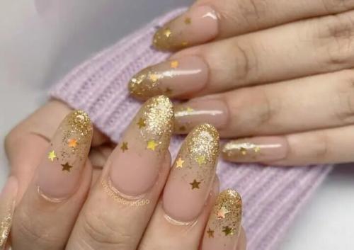 Gold-Ombre-Nails-1