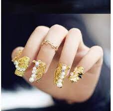 Gold-Wedding-Nail-Idea-4