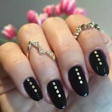 Gold-and-Black-Nails-Combination-11