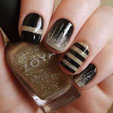 Gold-and-Black-Nails-Combination-12