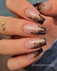 Gold-and-Black-Nails-Combination-13