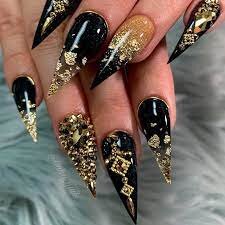 Gold-and-Black-Nails-Combination-7