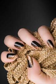 Gold-and-Black-Nails-Combination-9