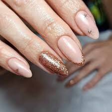 Gold-and-Silver-Accents-On-Almond-Shaped-Nails-8