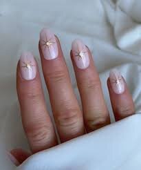 Gold-and-Silver-Accents-On-Almond-Shaped-Nails-9