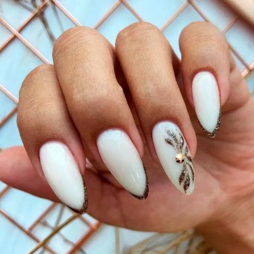 Gold-and-White-Acrylic-Nails-3