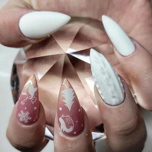 Gold-and-White-Acrylic-Nails-4