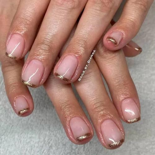 Golden-Glitter-French-Tips-1