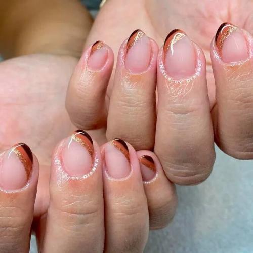 Golden-Glitter-French-Tips-2