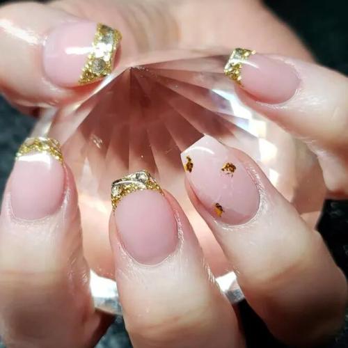 Golden-Glitter-French-Tips-3
