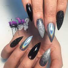 Gorgeous-Chrome-Nails-with-Black-Accents-3