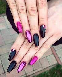 Gorgeous-Chrome-Nails-with-Black-Accents-4