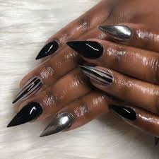 Gorgeous-Chrome-Nails-with-Black-Accents-9