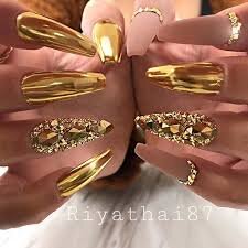 Gorgeous-Gold-For-Rich-Nails-4