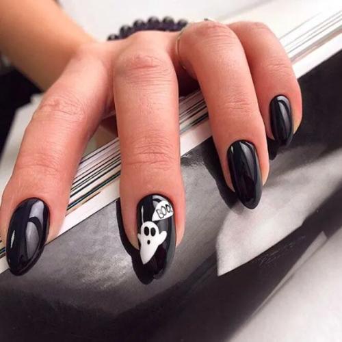 Gothic-Halloween-Nail-Art-for-Beginners-2