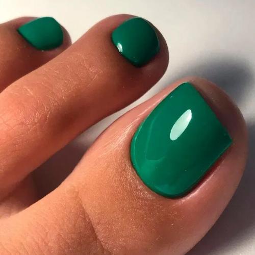 Green-Nail-Shades-For-Toes-1