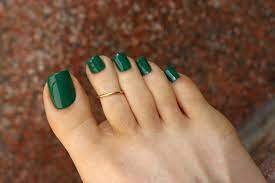 Green-Nail-Shades-For-Toes-3