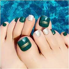 Green-Nail-Shades-For-Toes-4