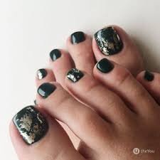 Green-Nail-Shades-For-Toes-5