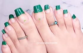 Green-Nail-Shades-For-Toes-9