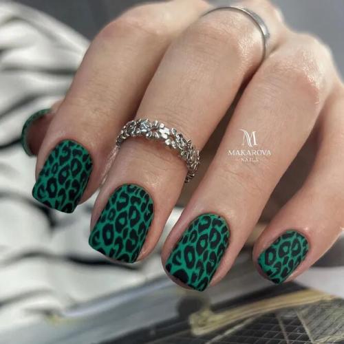 Green-Shades-for-Gel-Manicure-2