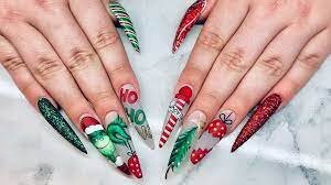 Grinch-Christmas-Nails-2