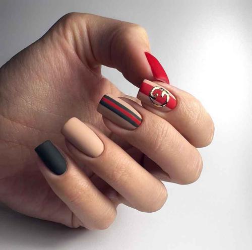 Gucci-Nail-Designs-3