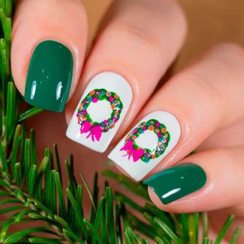 Holly-Christmas-Nails-Ideas-2