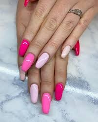 Hot-Pink-Ombre-Nails-3 (1)