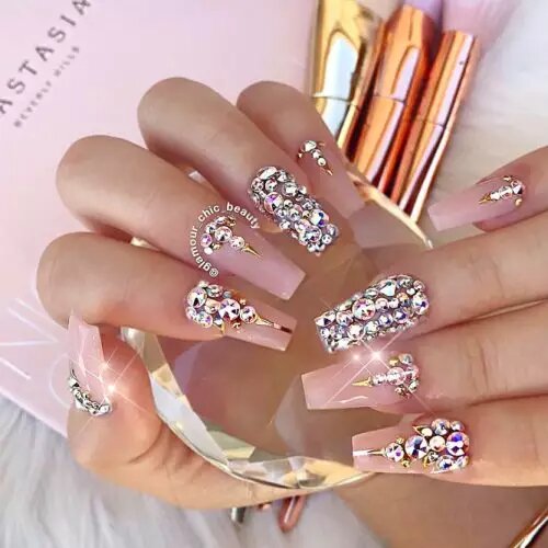 Innocent-Nude-Nails-With-Luxurious-Rhinestones-1