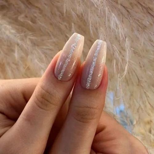 Intricate-Luxury-Nails-With-Stripes-2