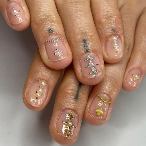 Jewels-on-Shorties-Nails-1