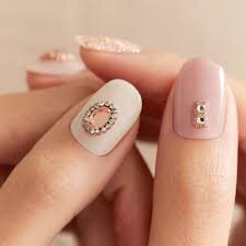 Jewels-on-Shorties-Nails-3