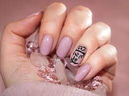 Kick-Ass-Cool-Accent-Nails-Design-on-Two-Fingers-3